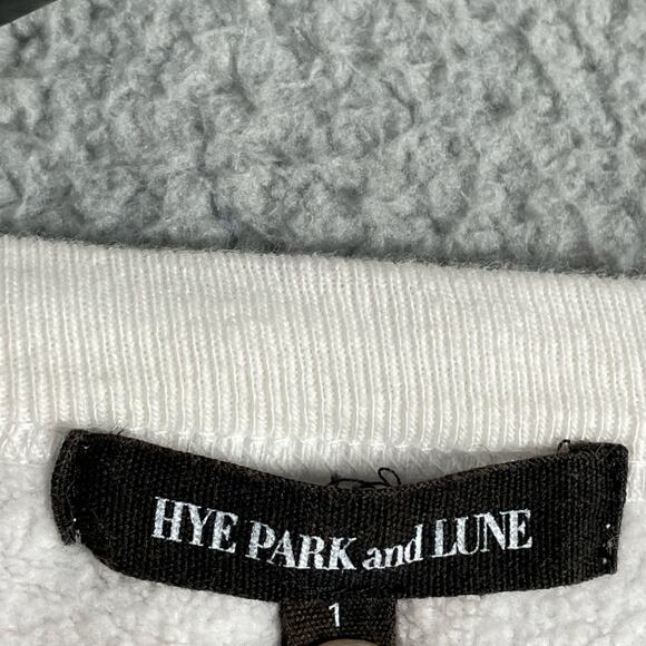 Hye Park and Lune New York 05 White Blue Graphic Crewneck Sweatshirt USA M - Picture 5 of 9
